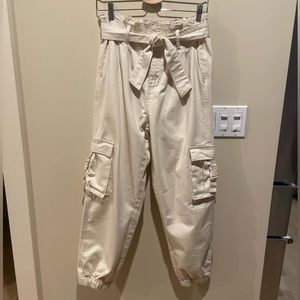 EUC Forever 21 pleated cream cargo joggers with belt. Size medium